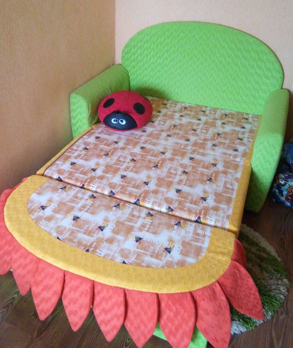 Диван ліжко дитячий