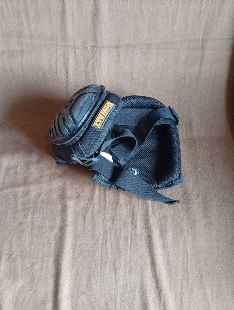 Наколенники Dewalt