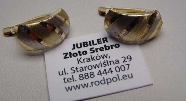 Złote dwukolorowe kolczyki satynowane i diamentowane ozdoby.