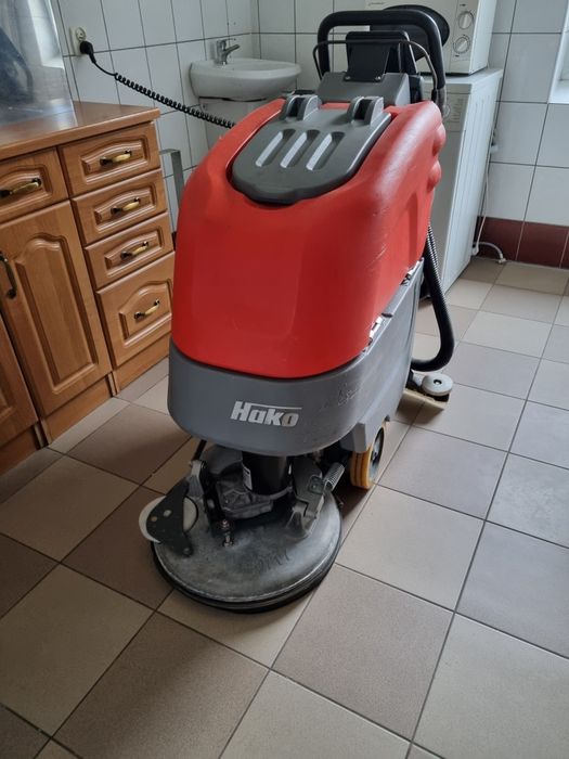 szorowarka maszyna do mycia podłóg