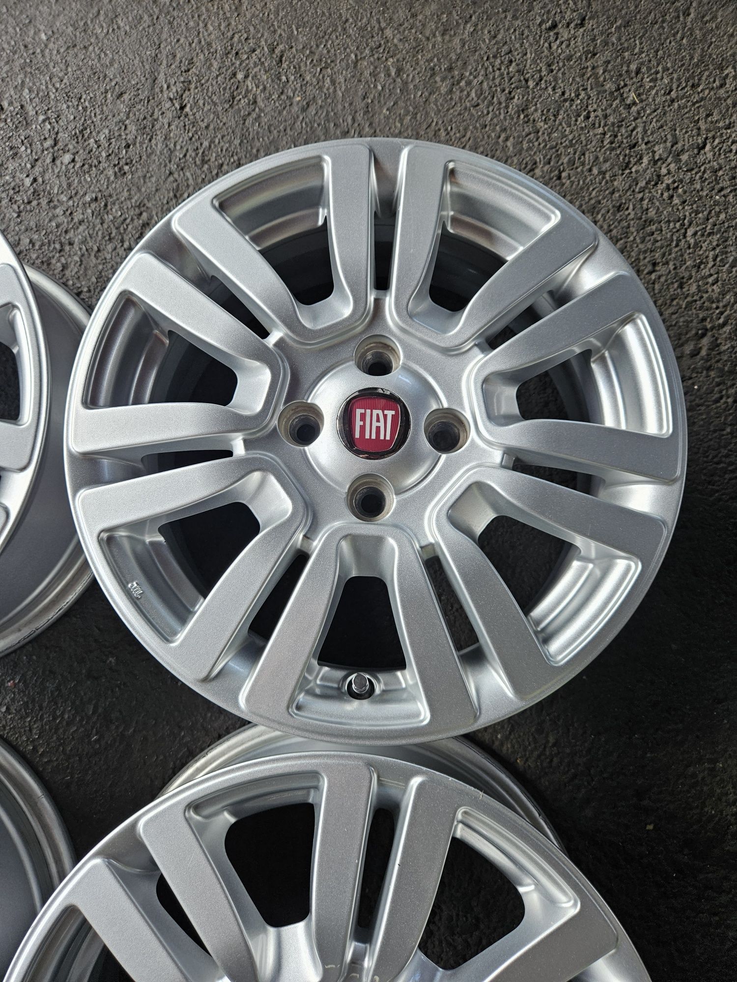 Alufelgi Felgi Fiat Grande Punto 15 Cali 4x100 6J15 ET43