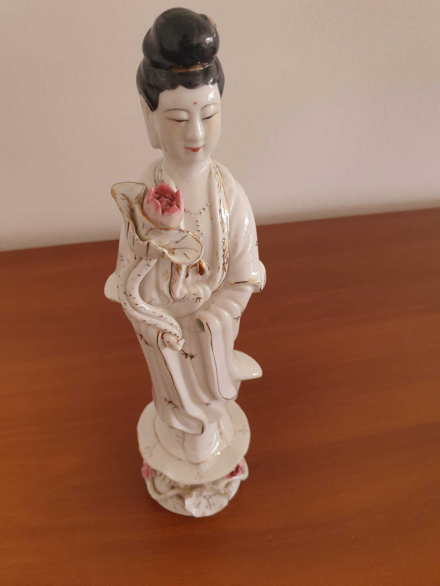 Deusa antiga com flor de lótus