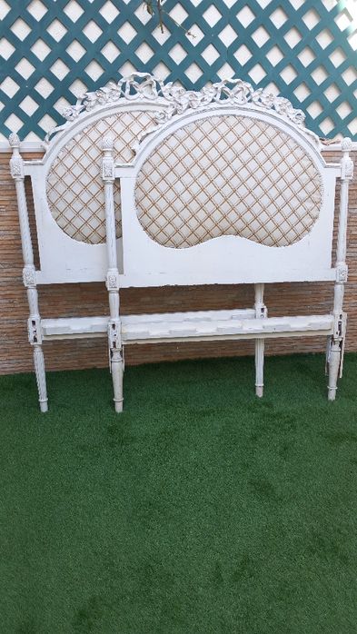Duas Camas de Solteiro Antigas — Completas e Perfeitas para Restaurar