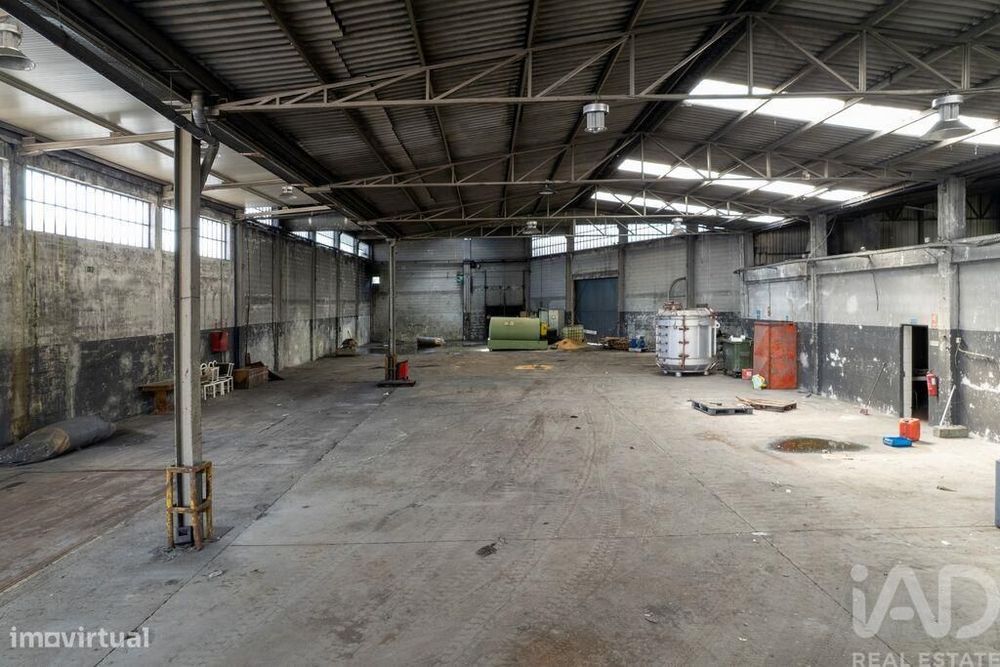 Armazém em Nogueira do Cravo e Pindelo de 1606,00 m2