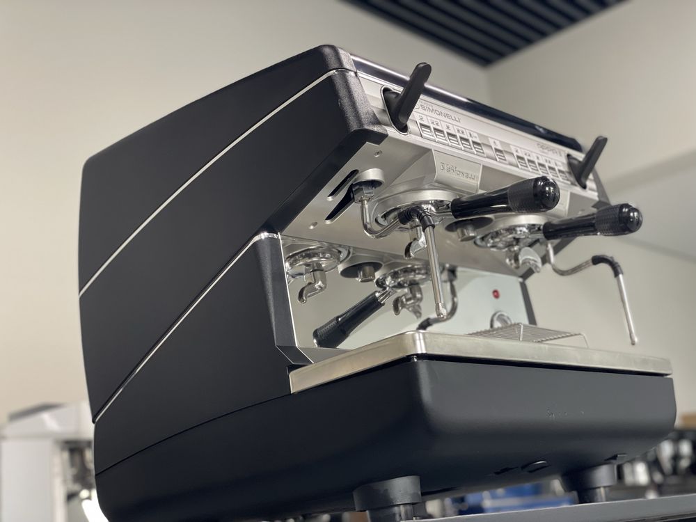 Профессиональная кофемашина Nuova Simonelli Appia II compakt 2GR б/у