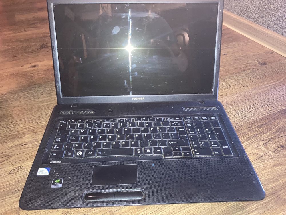 Laptop toshiba czarny