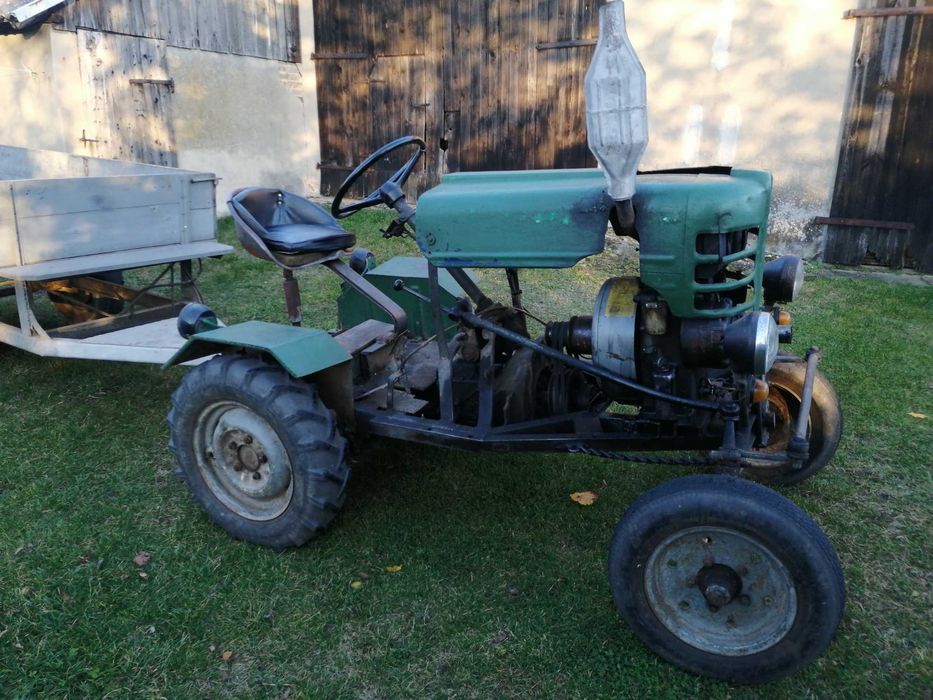 Traktor ES z przyczepką