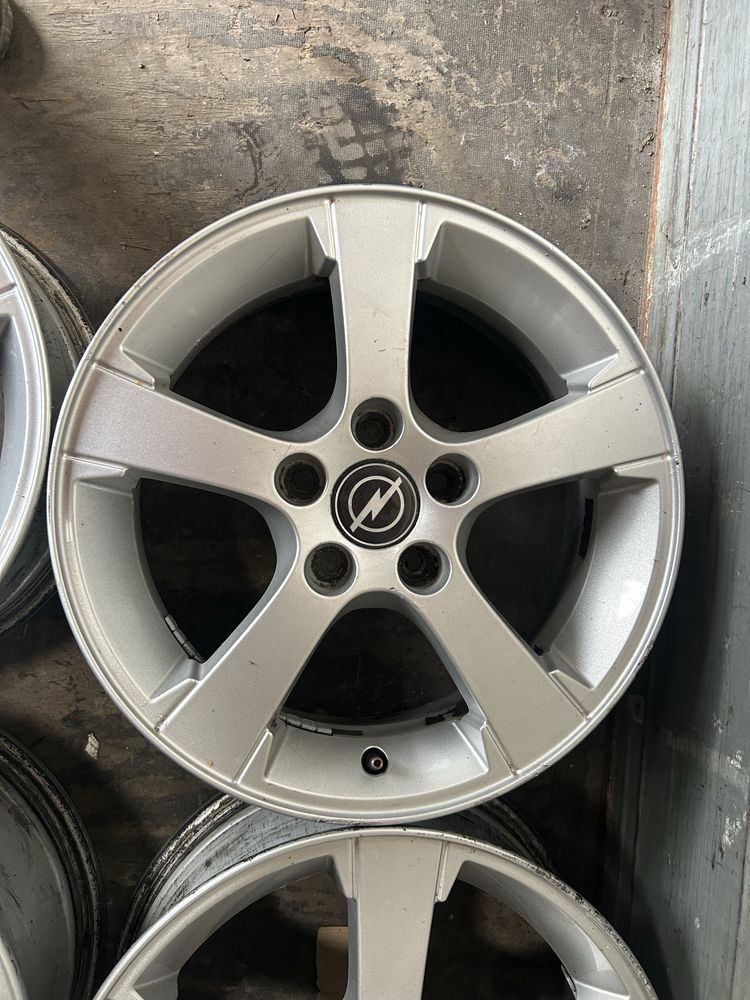 Alu felgi kola opony 205/55r16 16 cali 5x110 65.1 et41 komplet OPEL