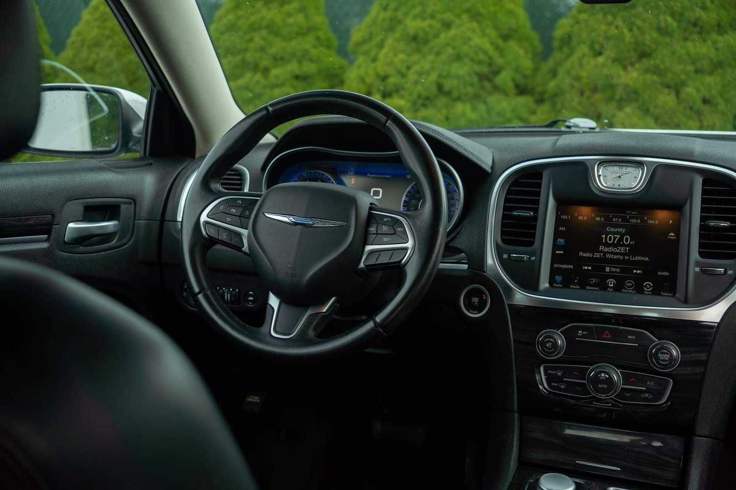 Auto na wesele ,Chrysler 300c biała perła na ślub ,wesele