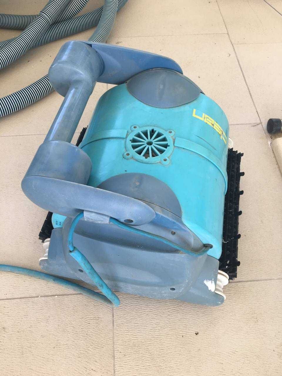 робот пылесос для бассейна "DESJOYAUX" IC Clean