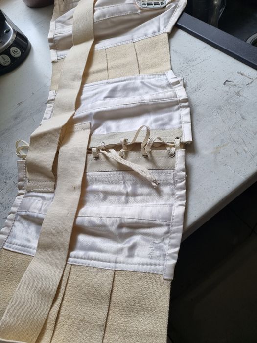 Gorset/pas lędźwiowy sznurowany