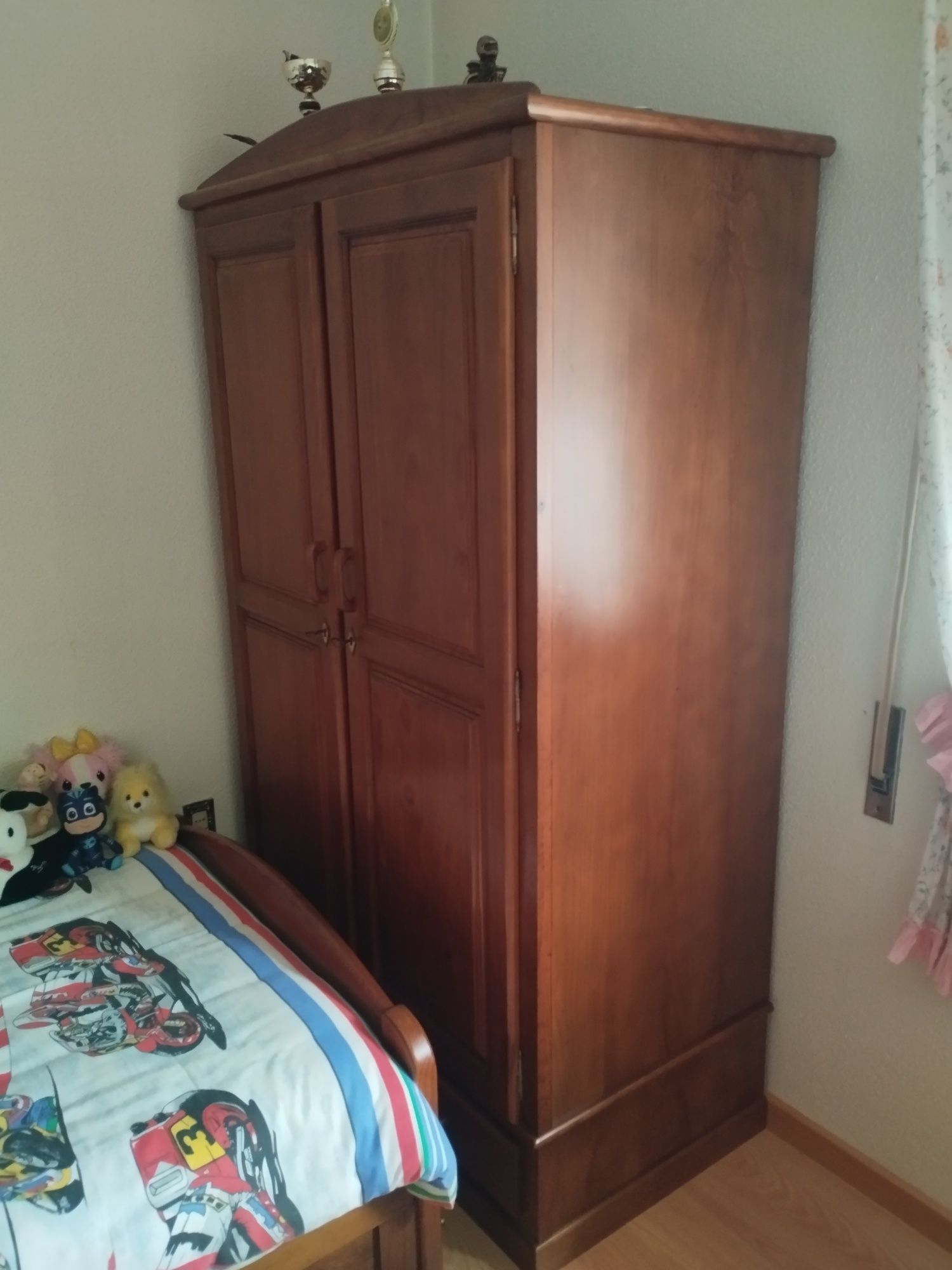 Mobília completa de quarto solteiro em excelente estado