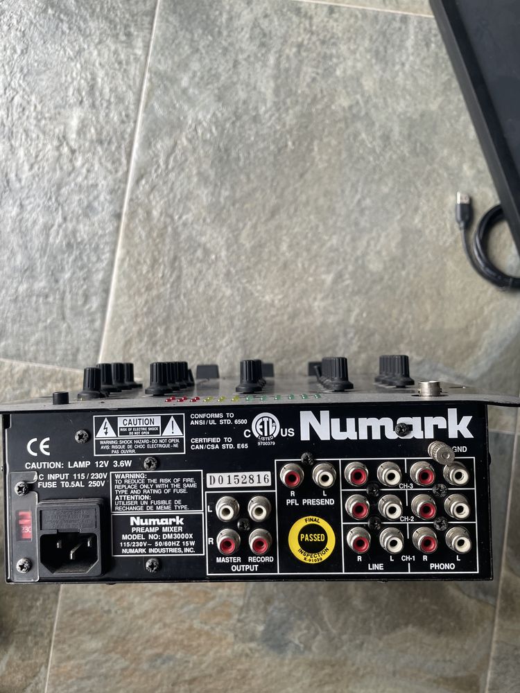 Numark DM3000X  mesa de mistura usada