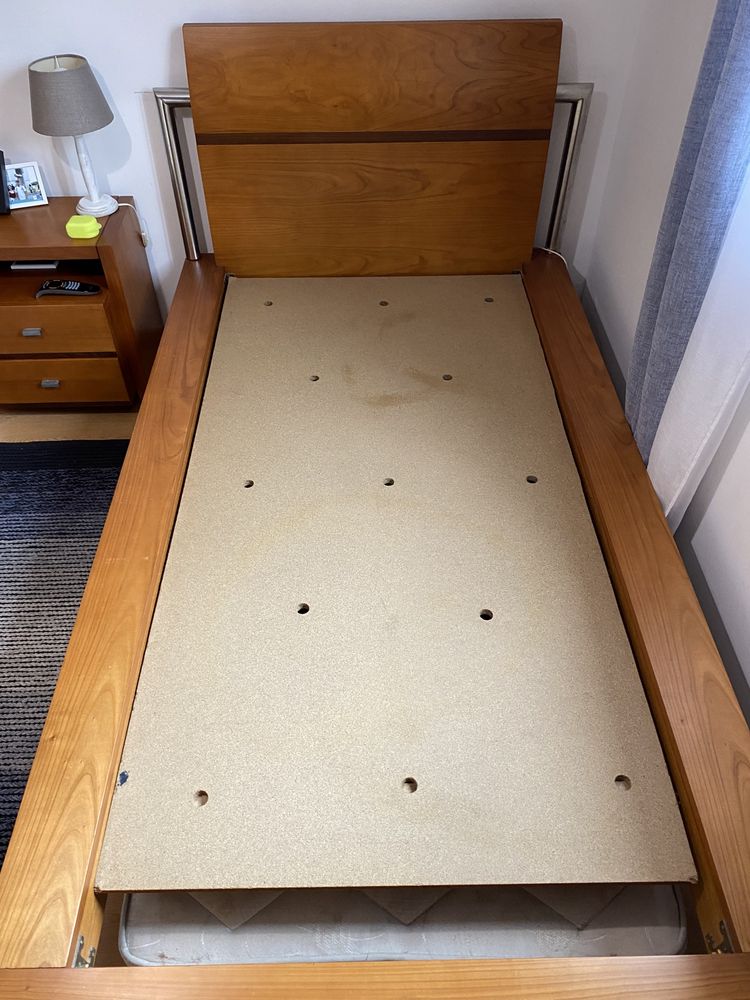 Cama solteiro em excelente estado