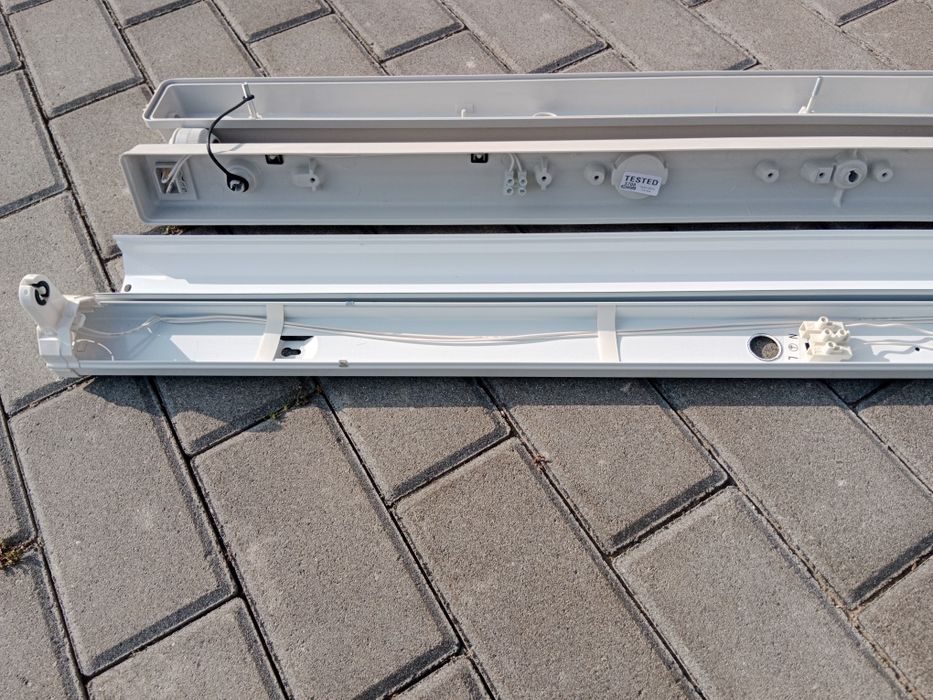 Lampa LED, świetlówka z oprawą Nowe