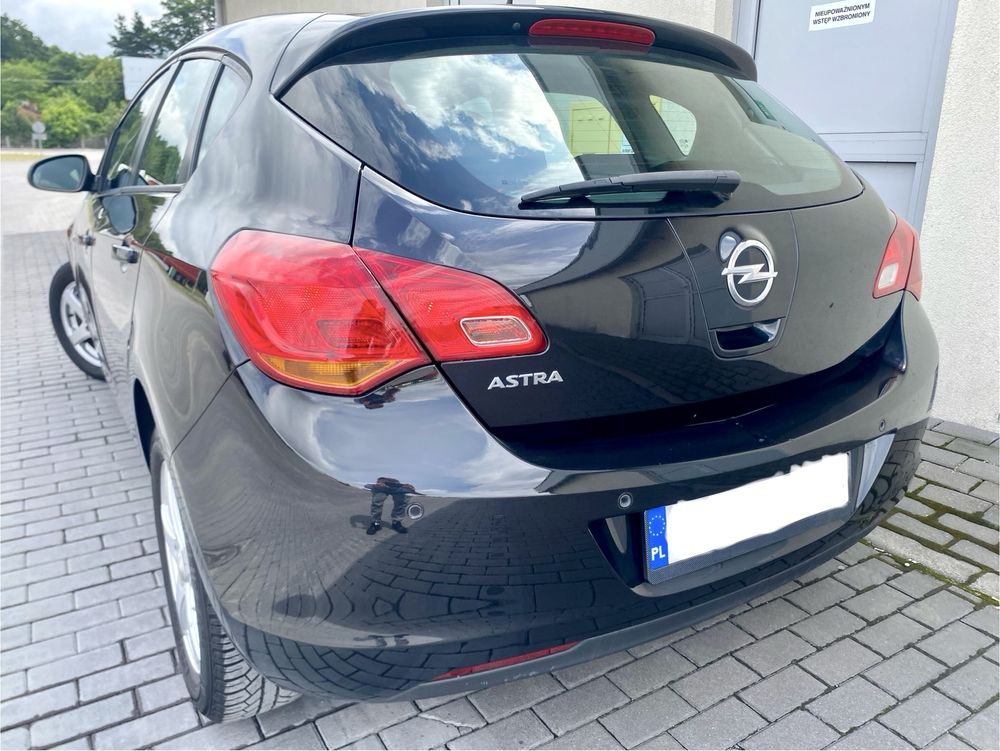 Zadbany Opel Astra 1.6 115km GAZ 2012 rok niski przebieg fajny stan