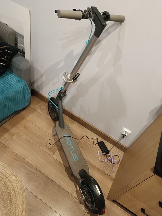 Hulajnoga elektryczna Motus Scooty Lite 2022