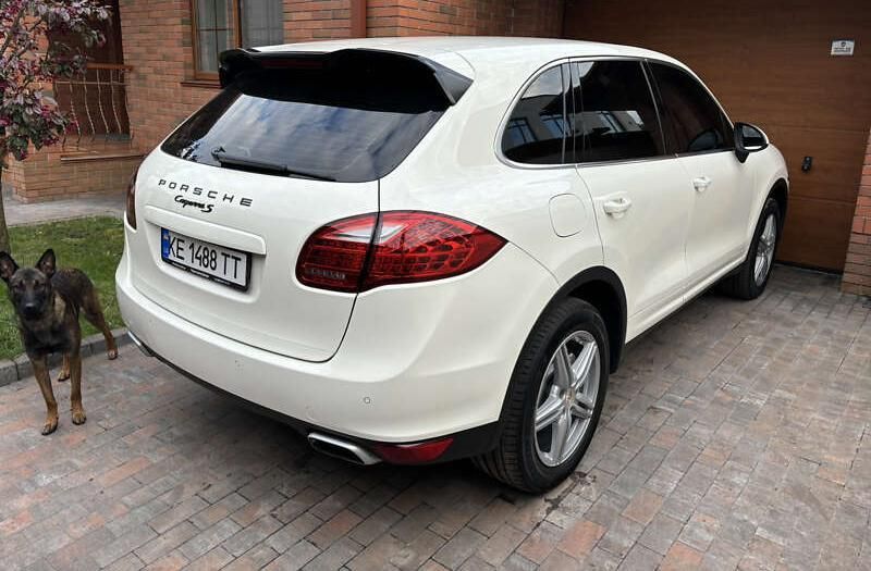 Porsche Cayenne 2011 року