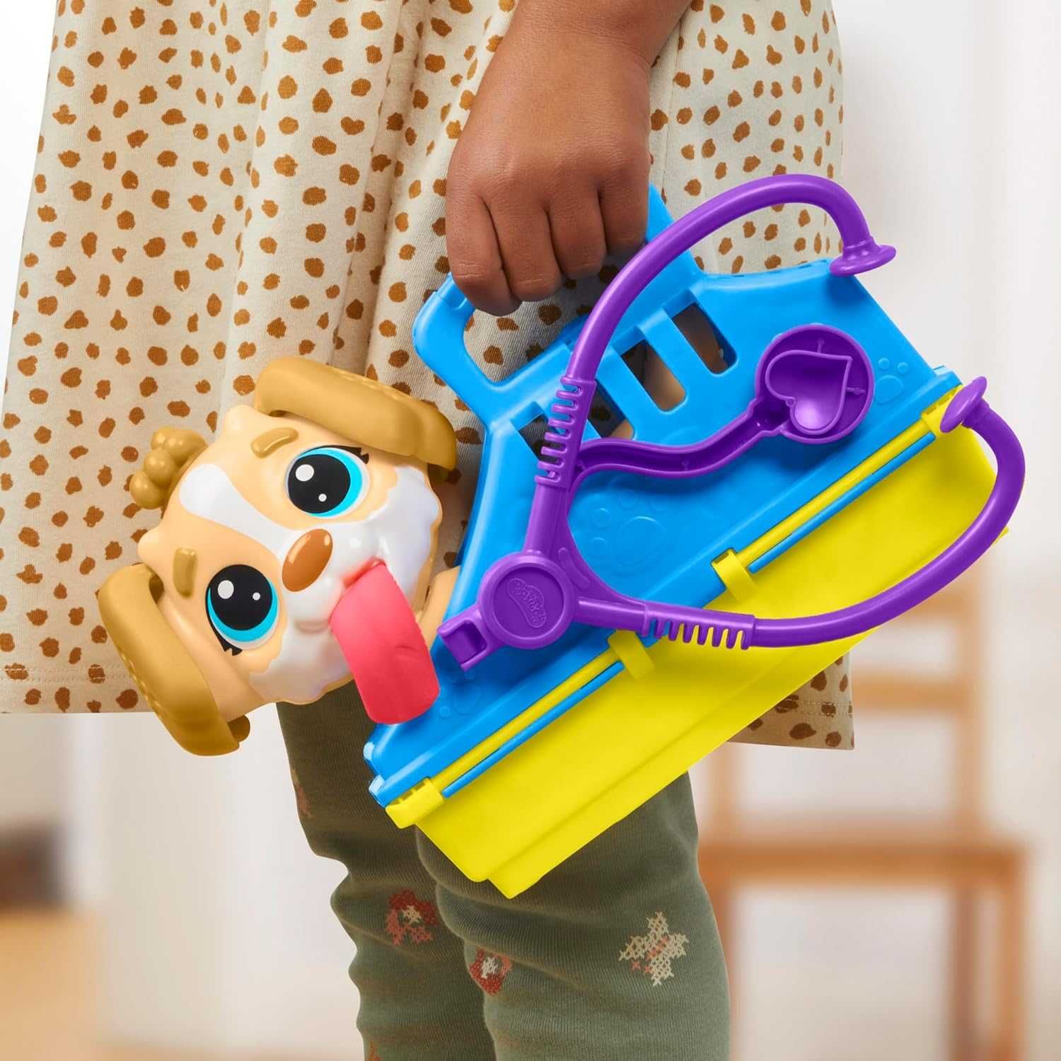 Ігровий набір прийом у Ветеринара Play Doh Care n Carry Vet Playset