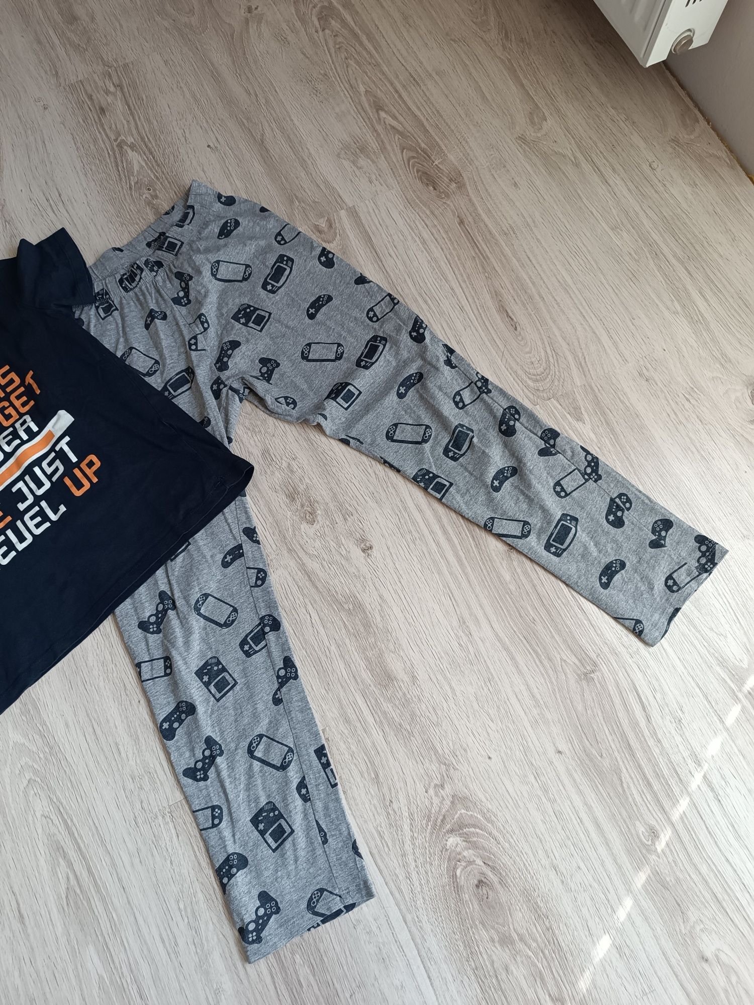Piżamy chłopięce r.146/152 Young style