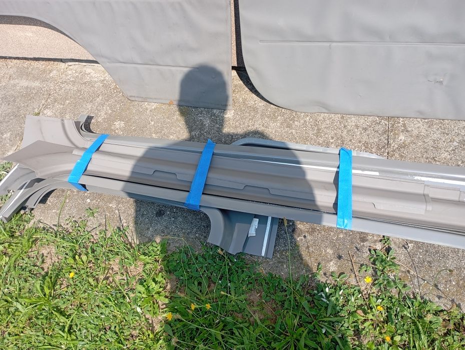 Bagażnik dachowy Thule Mercedes 906  boczki tapicerki plus kpl na slub