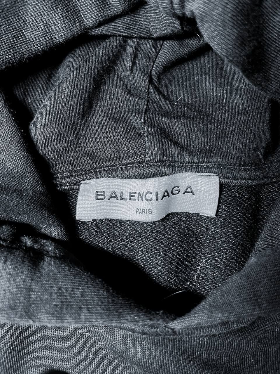 Чорний худі від Balenciaga
Розмір S
Стан: 7/10 здертий напис balenciag