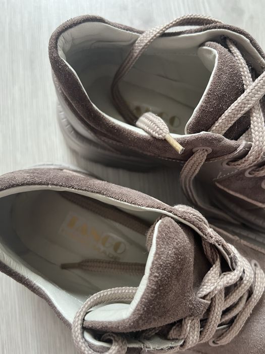 Шкіряне взуття та натуральний замш