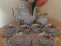 Porcelana Wałbrzych, serwis do kawy i herbaty, z lat 60, kwiatowy wzór
