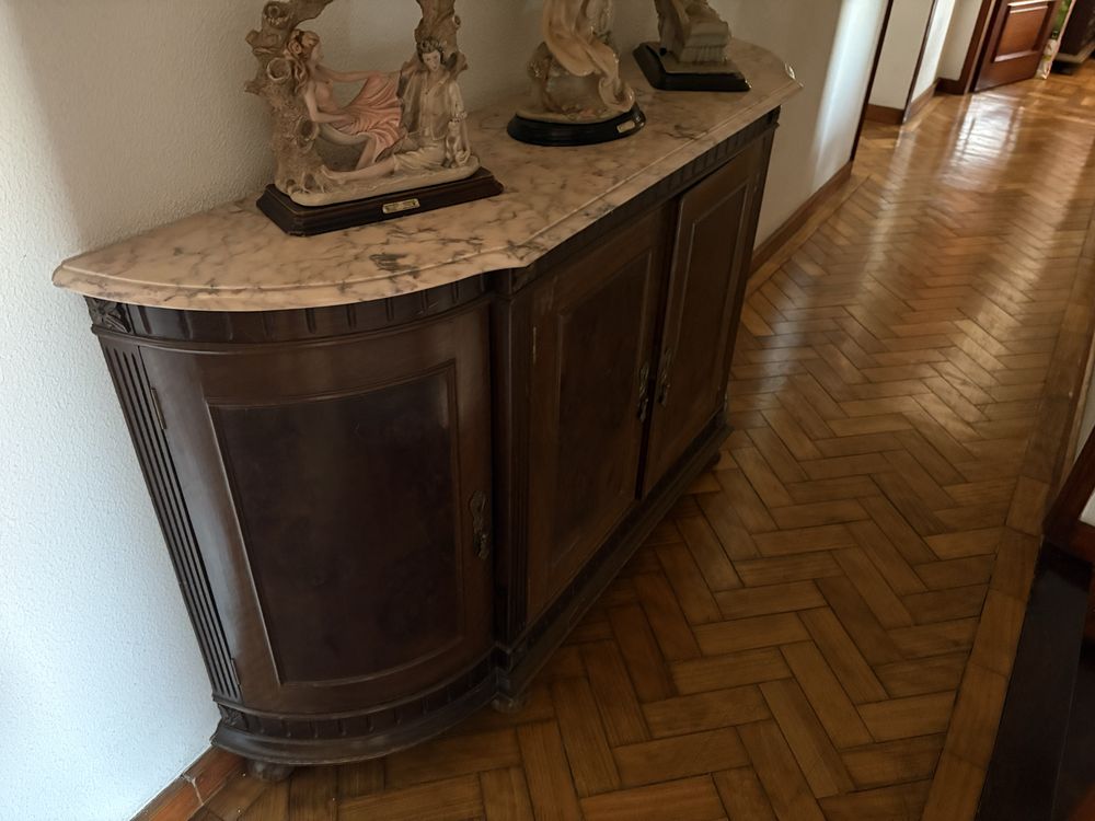 Vendo credência / aparador antigo