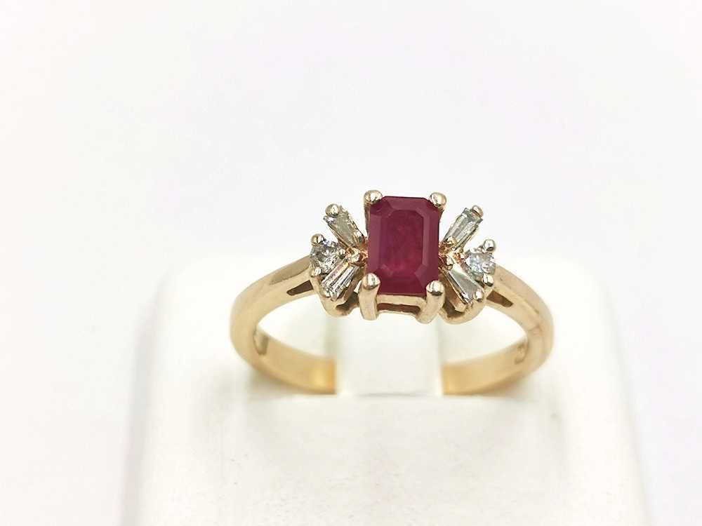 pierścionek złoto 14K 585 rubin 0,52 ct diamenty brylanty 2,90 g
