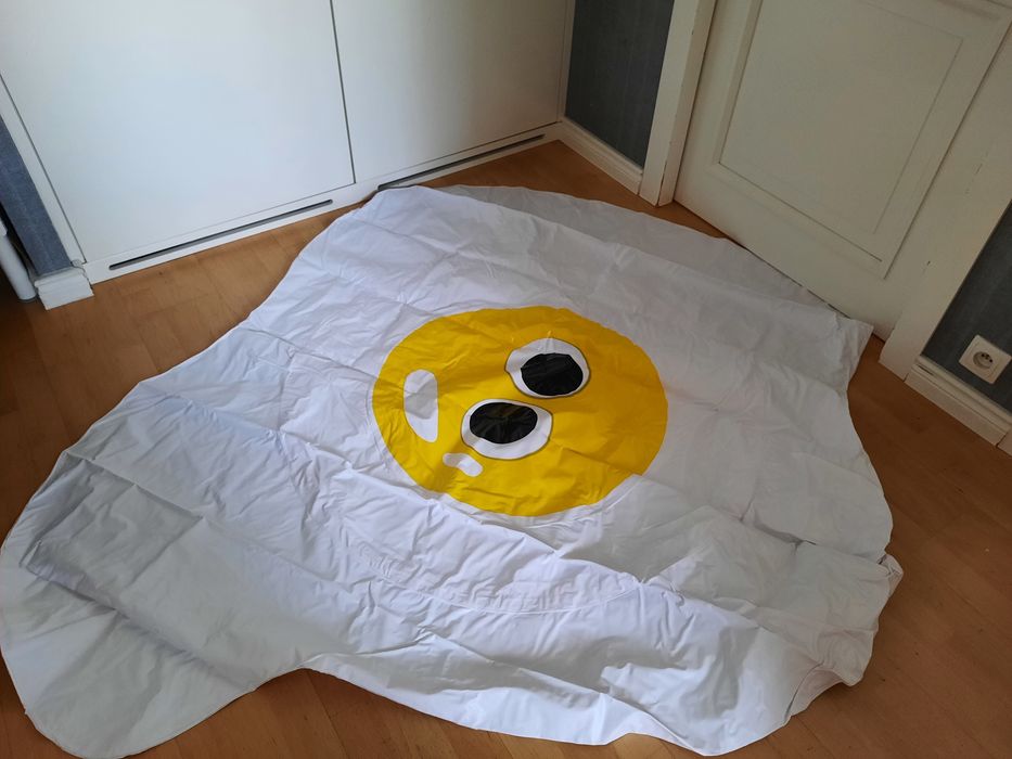 Ogromne dmuchane jajko sadzone;)