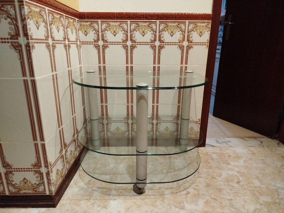 Mesa TV de vidro como nova
