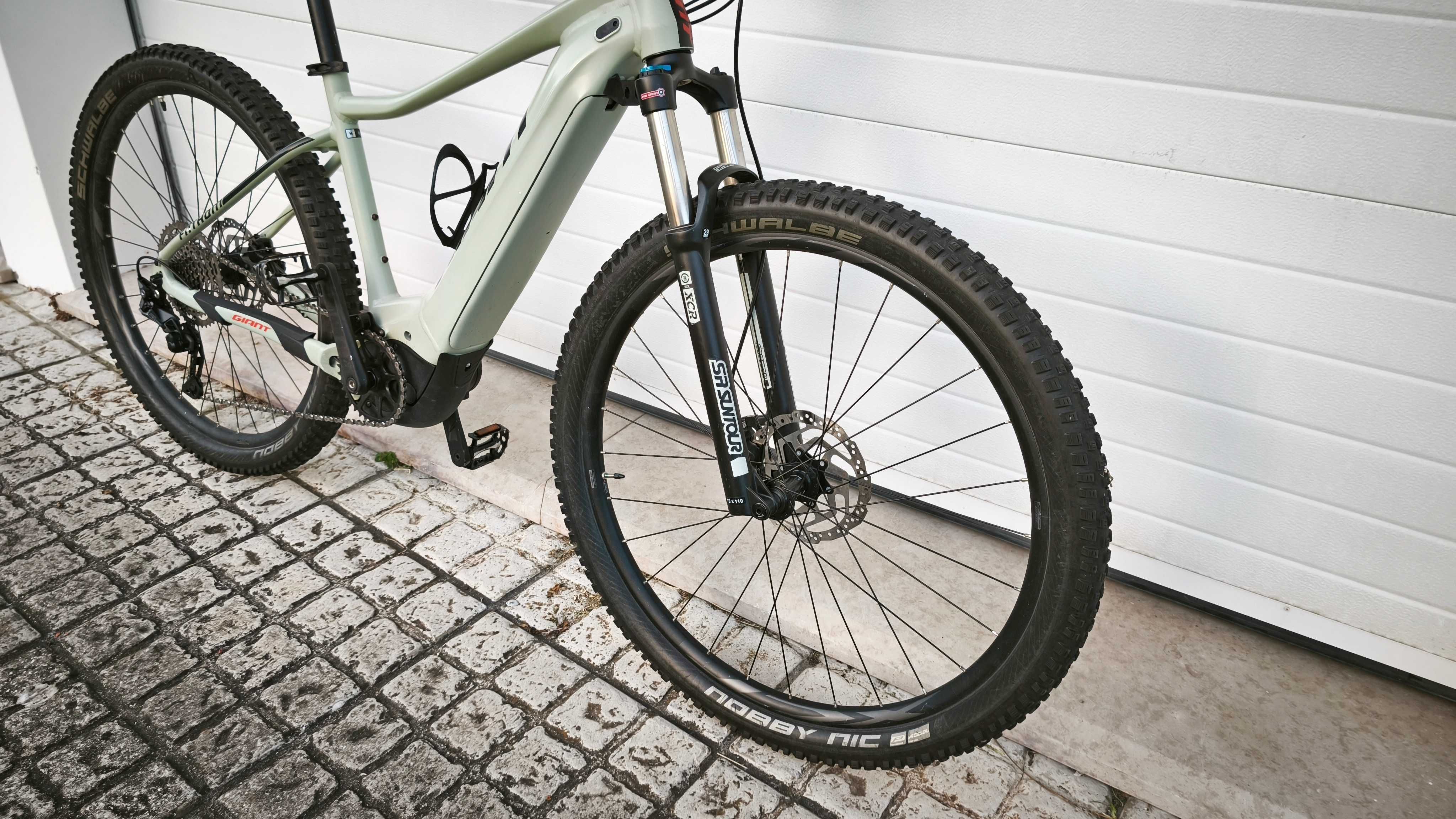 Bicicleta elétrica Giant Fathom E+ 2