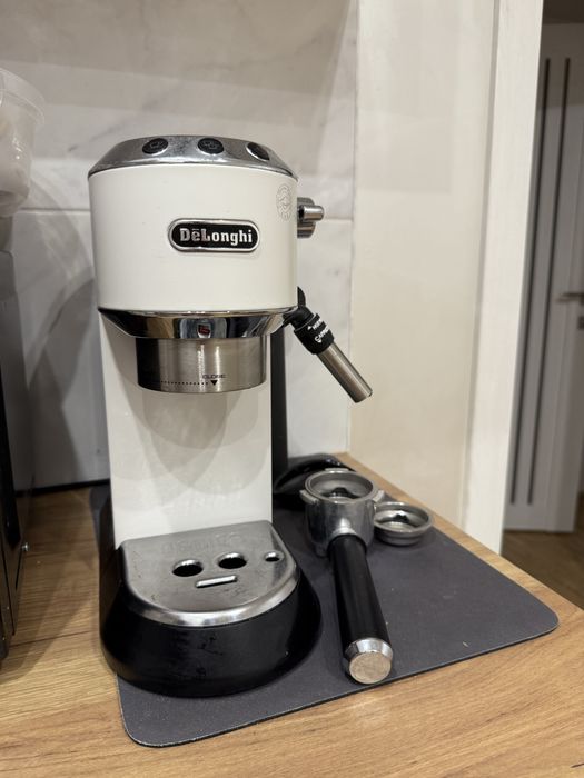 Кавоварка ріжкова Delonghi EC 685.W
