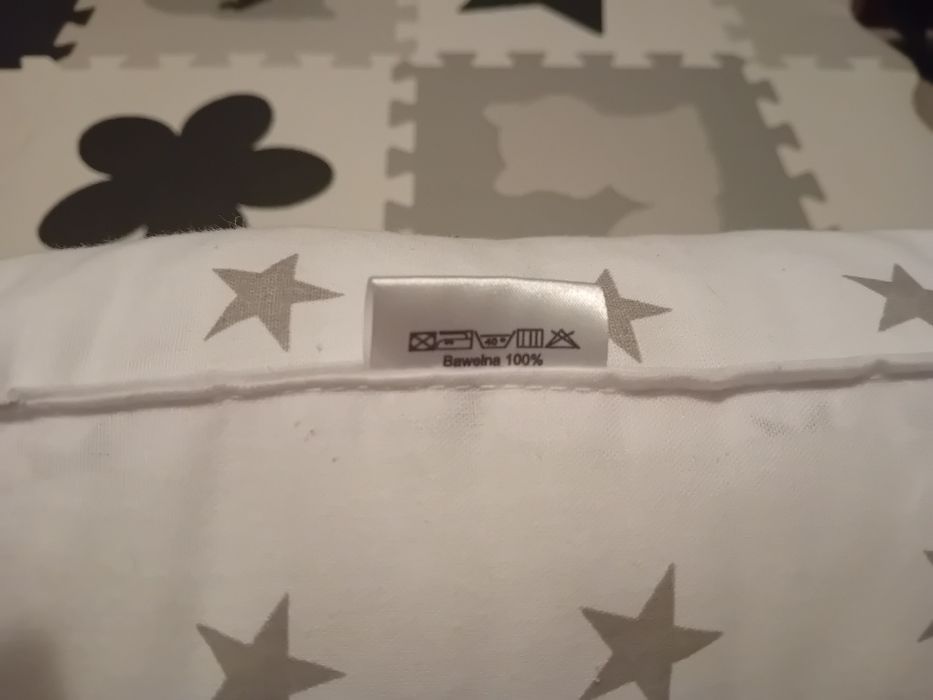 Poduszki z troczkami do łóżeczka