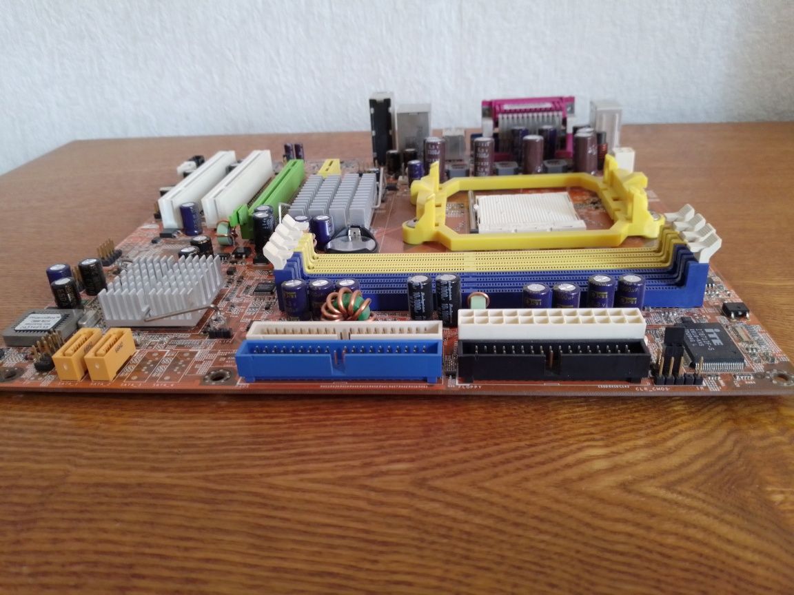 Материнська плата Foxconn 6100M2MA-RS2H