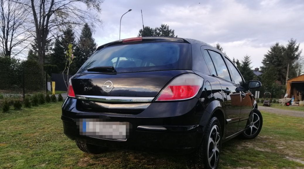 Opel Astra H 1.6 B. + gaz *kolor czarna perła*