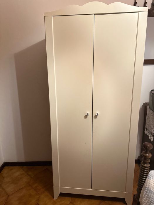 Vendo roupeiro de criança