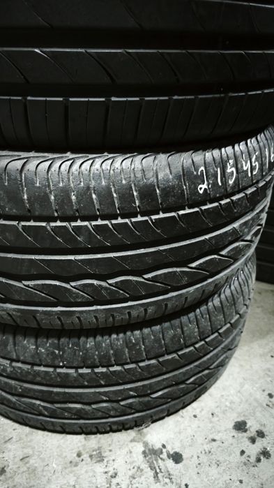 Pneus  215/45/16