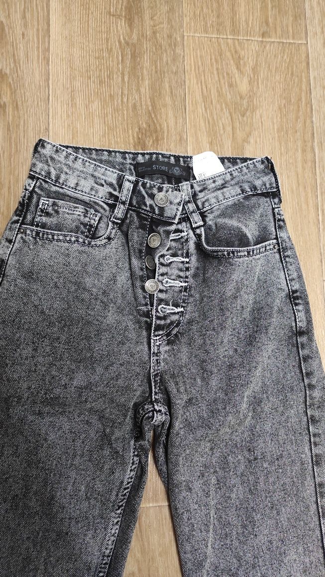 Продам джинсы для девочки