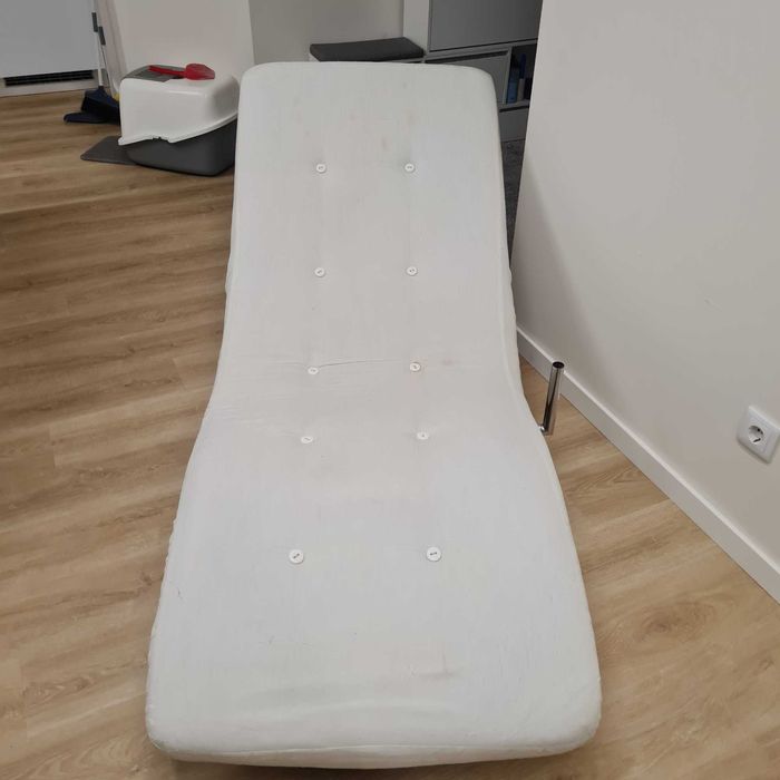 Chaise- Long com mesa lateral
