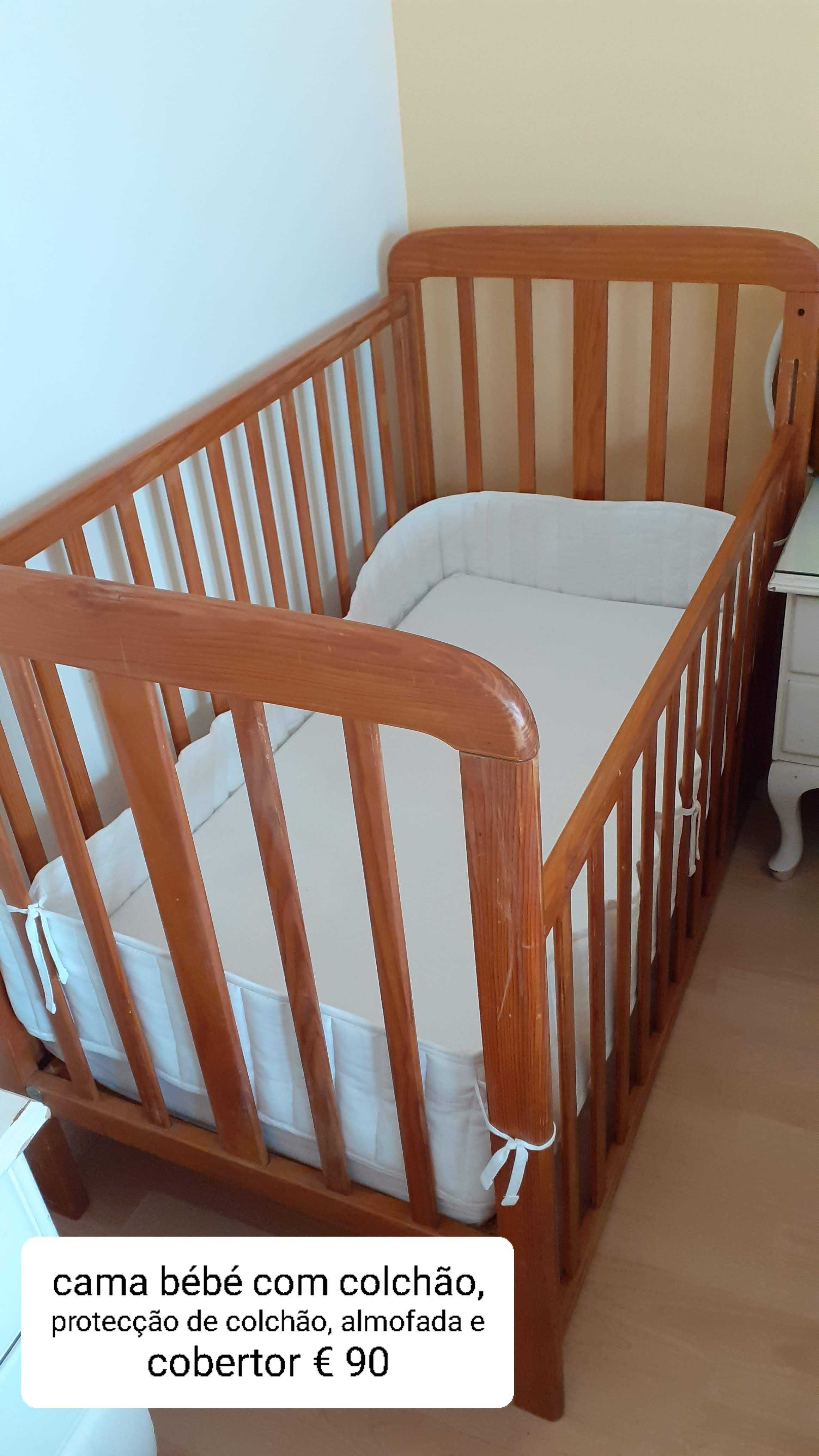 Duas camas de bébé