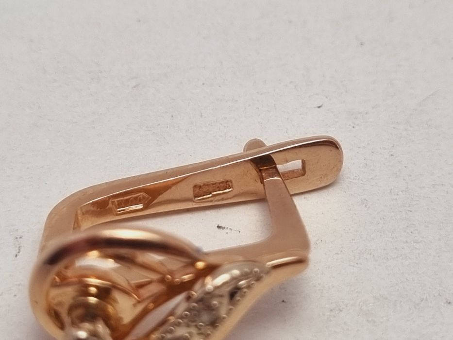 Золотые серьги с бриллиантами