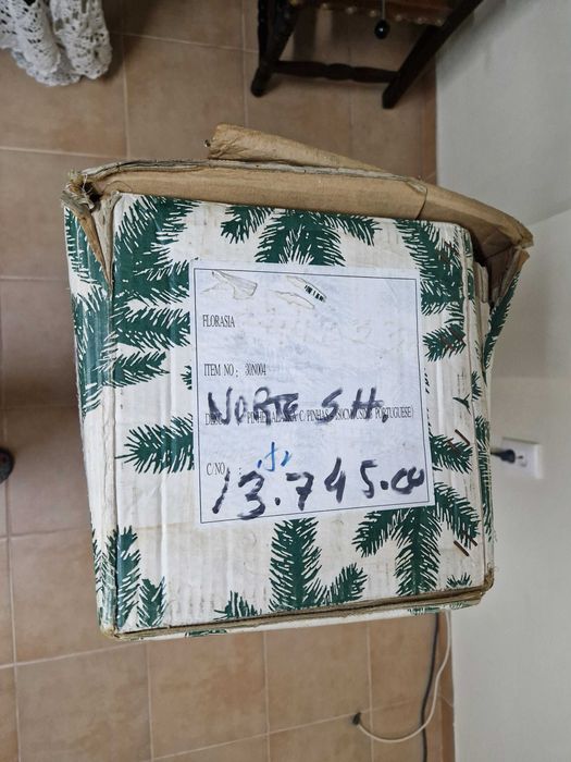 Árvore De Natal Royal Majestic Verde Com Pinhas (180 a 210cm)