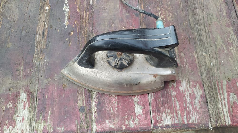 Утюг СССР  с чугунной хромированной подошвой