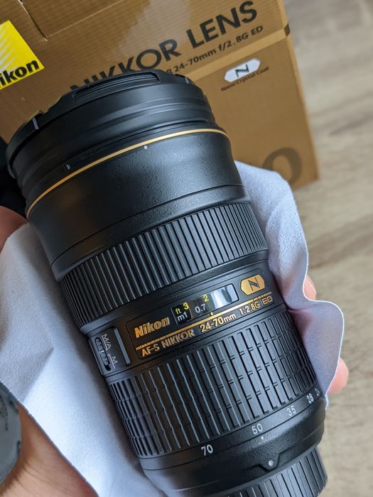 Об'єктив Nikon AF-S 24-70 мм f/2.8G ED для дзеркальних фотокамер Nikon