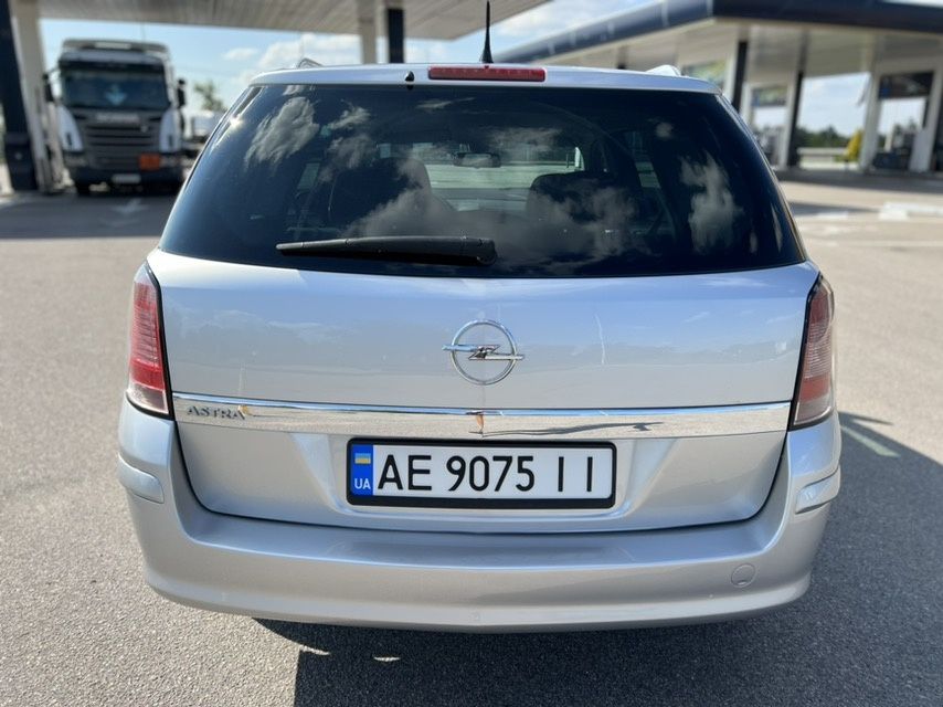 Продам Opel Astra 1.6i automat 2008