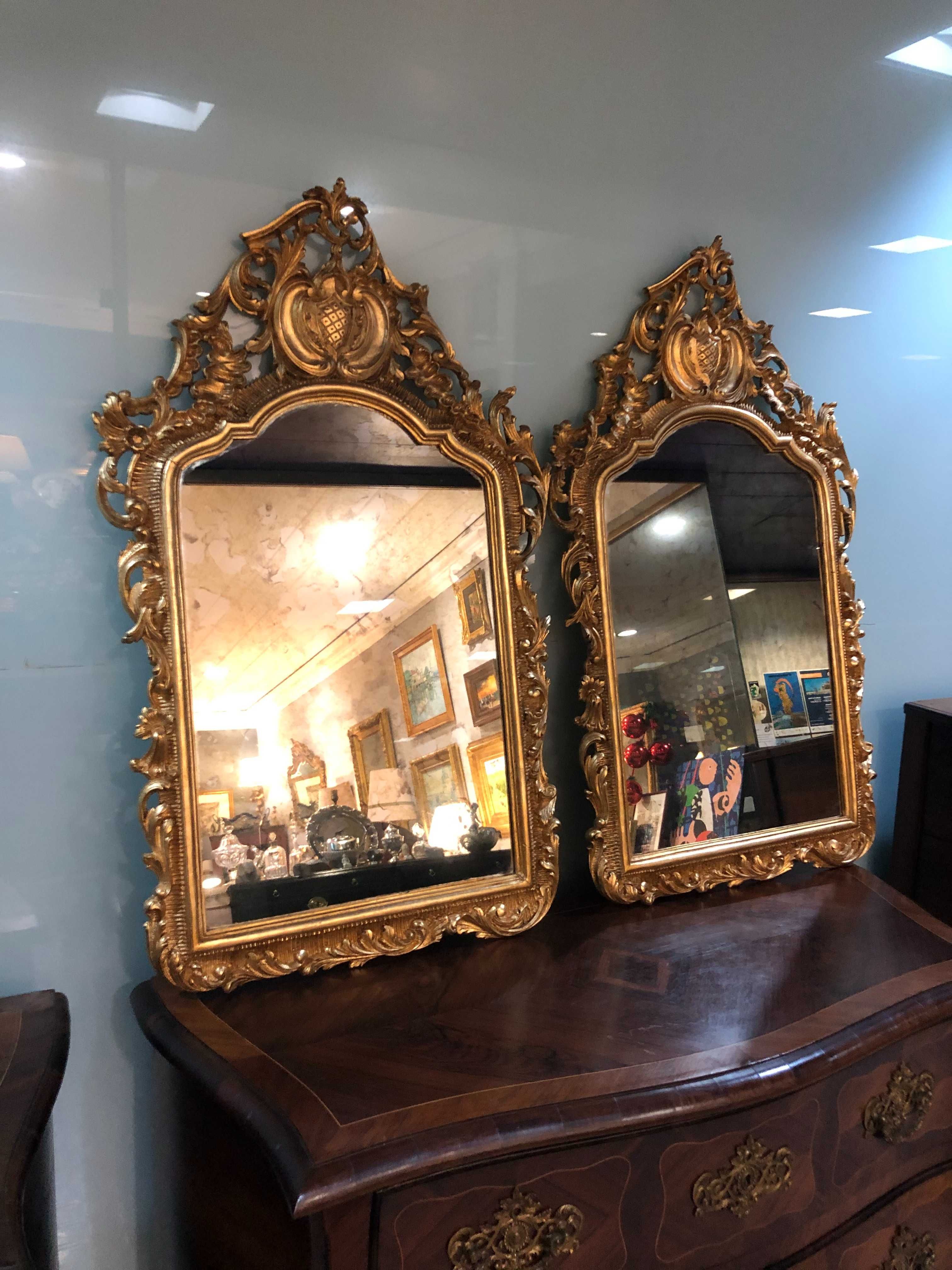 Par de espelhos SEC XIX em madeira entalhada e dourada