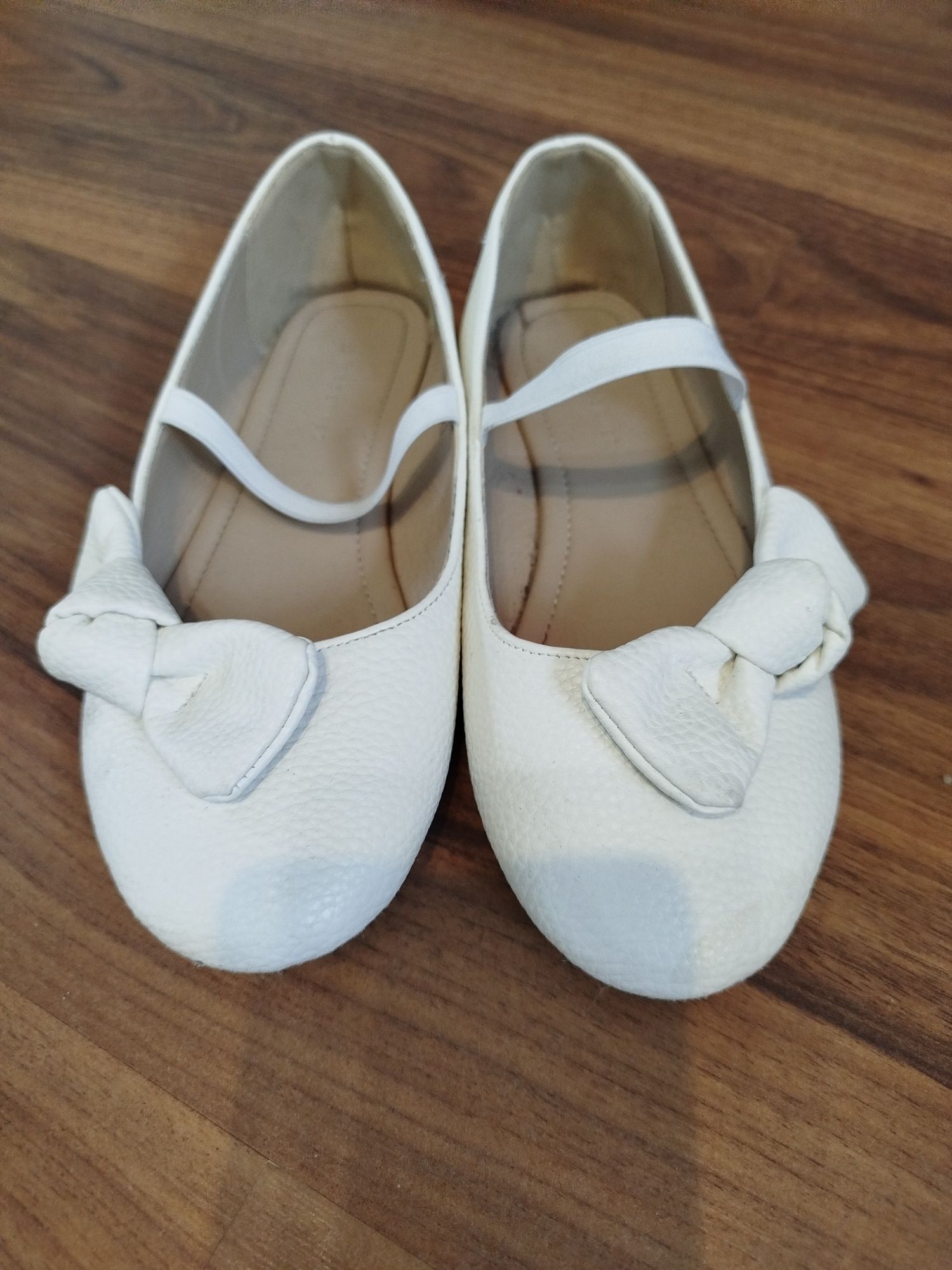 Białe buty Reserved rozmiar 32