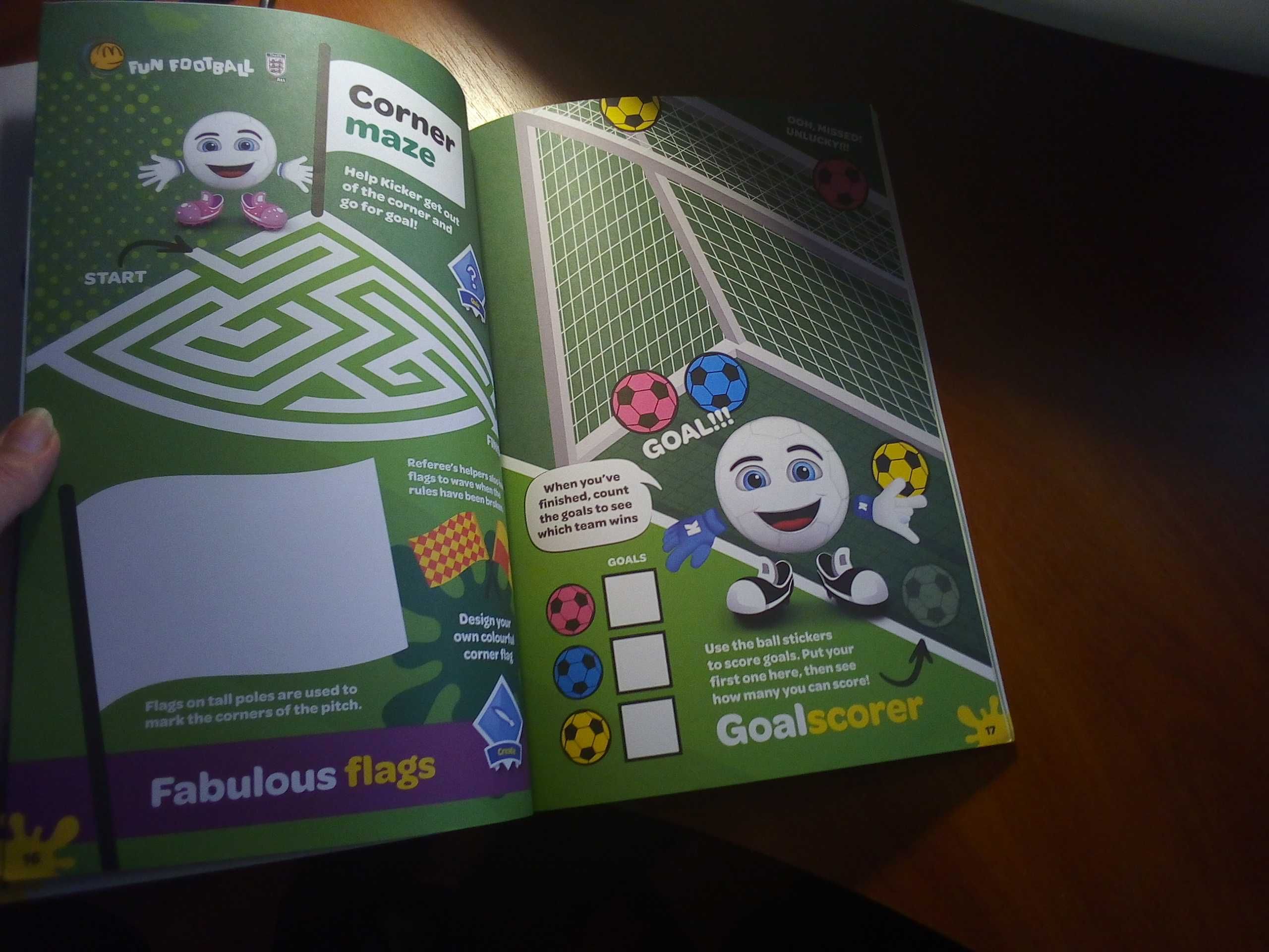 Книга с развивающими заданиями по футболу на английском языке